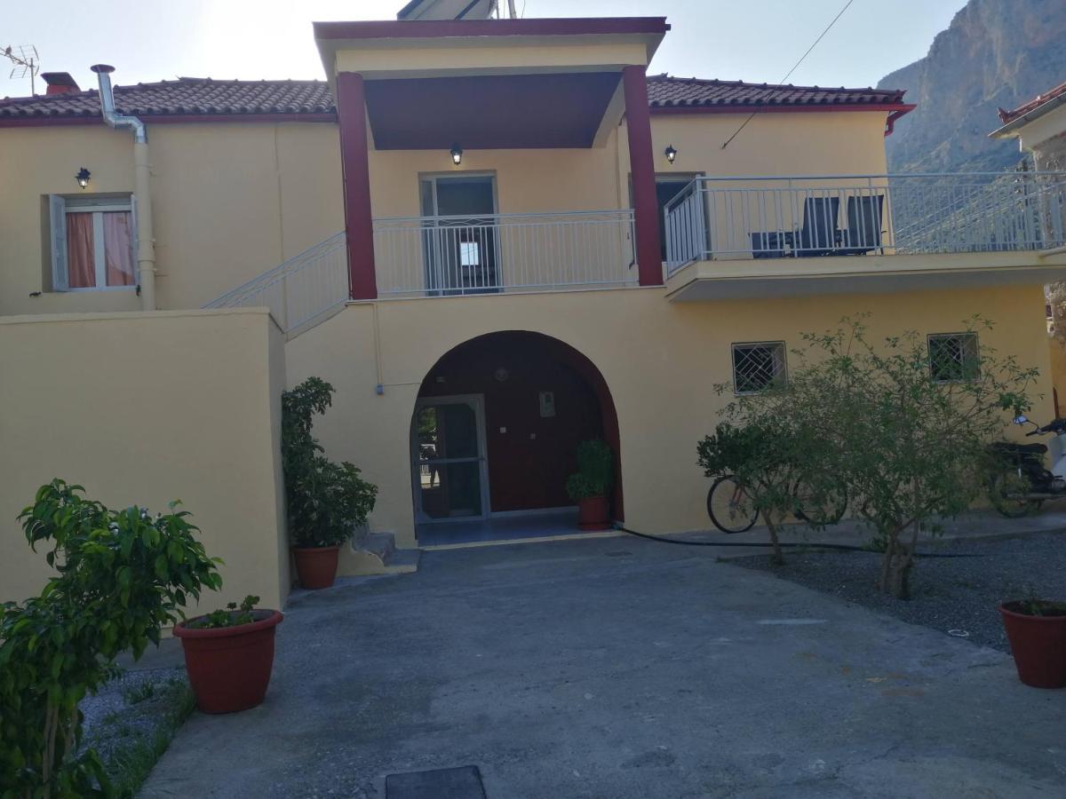 Sunny Cozy House With Grand Courtyard Διαμέρισμα Λεωνίδιο Εξωτερικό φωτογραφία