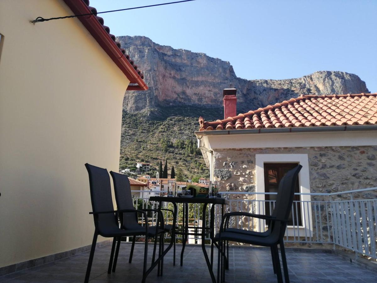 Sunny Cozy House With Grand Courtyard Διαμέρισμα Λεωνίδιο Εξωτερικό φωτογραφία