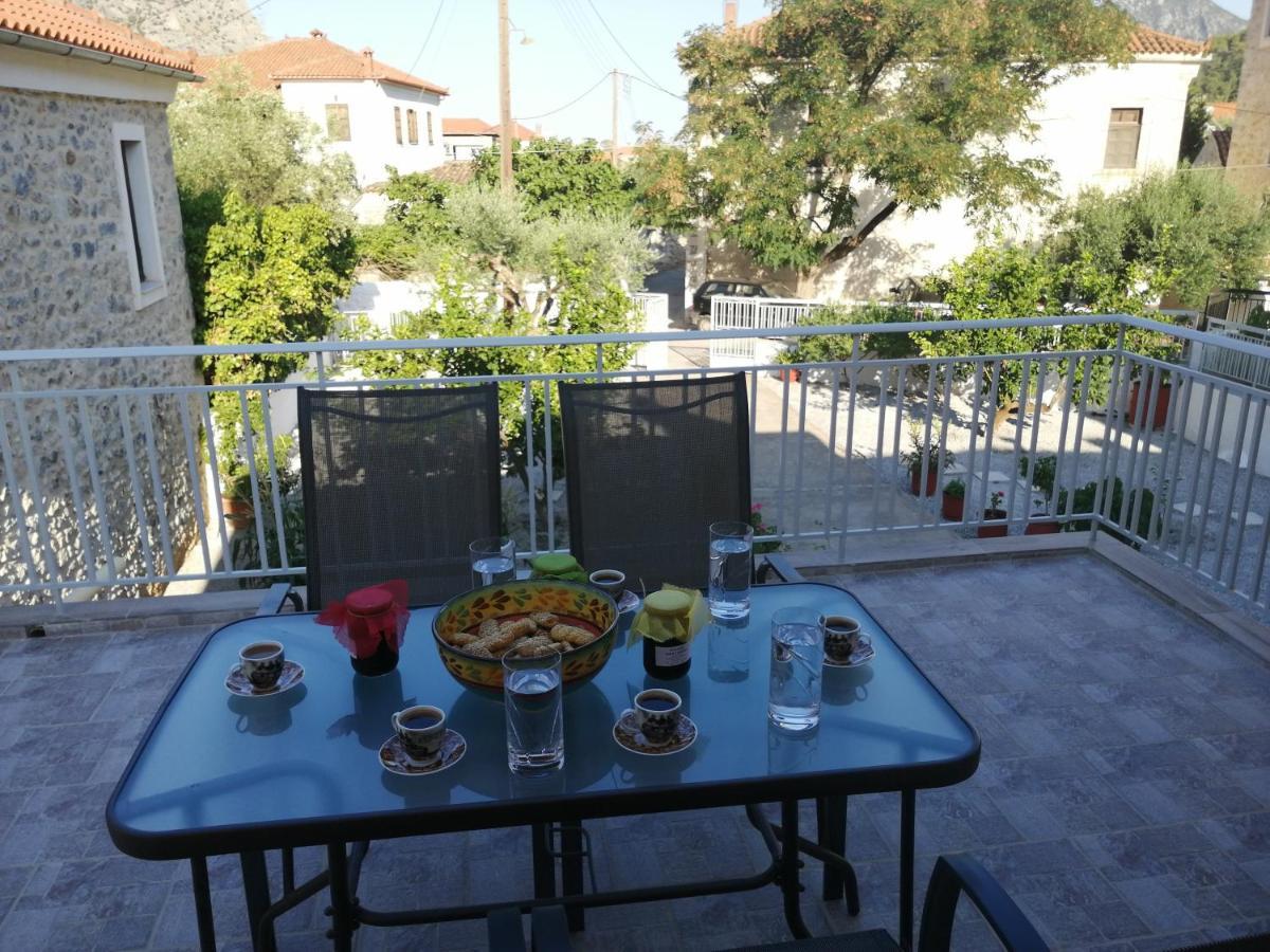 Sunny Cozy House With Grand Courtyard Διαμέρισμα Λεωνίδιο Εξωτερικό φωτογραφία