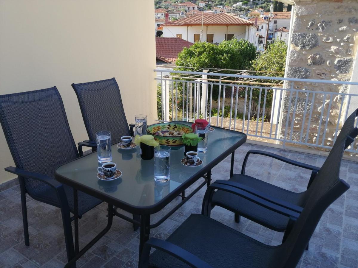 Sunny Cozy House With Grand Courtyard Διαμέρισμα Λεωνίδιο Εξωτερικό φωτογραφία