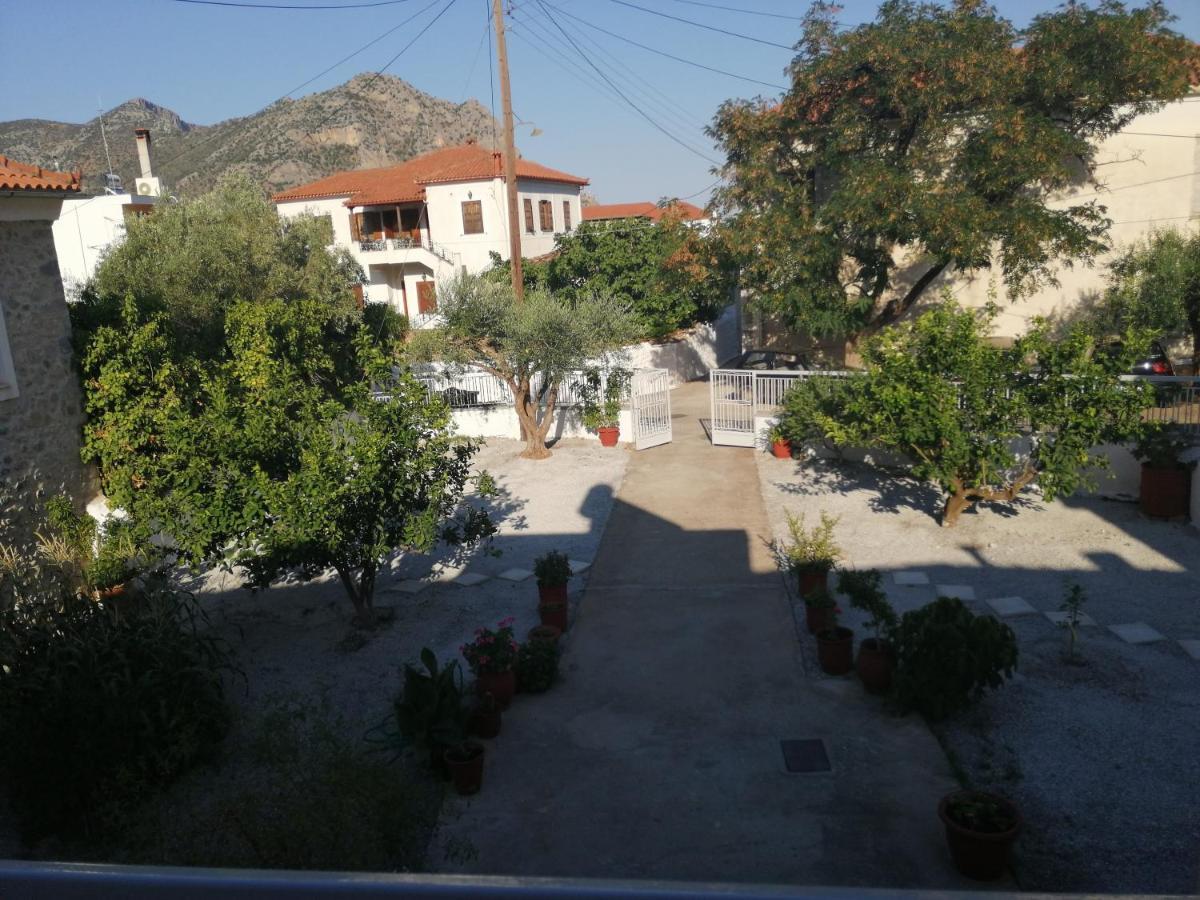 Sunny Cozy House With Grand Courtyard Διαμέρισμα Λεωνίδιο Εξωτερικό φωτογραφία