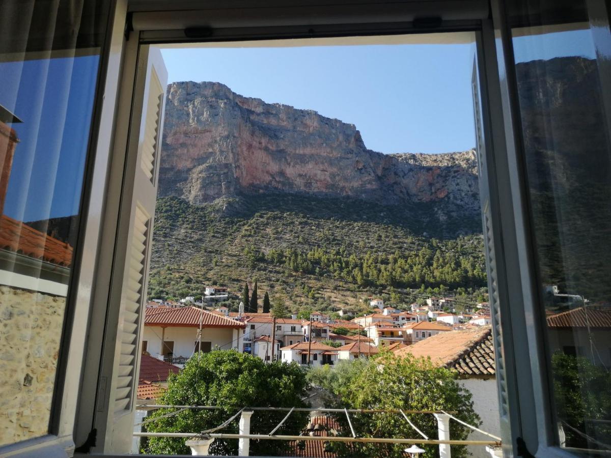 Sunny Cozy House With Grand Courtyard Διαμέρισμα Λεωνίδιο Εξωτερικό φωτογραφία