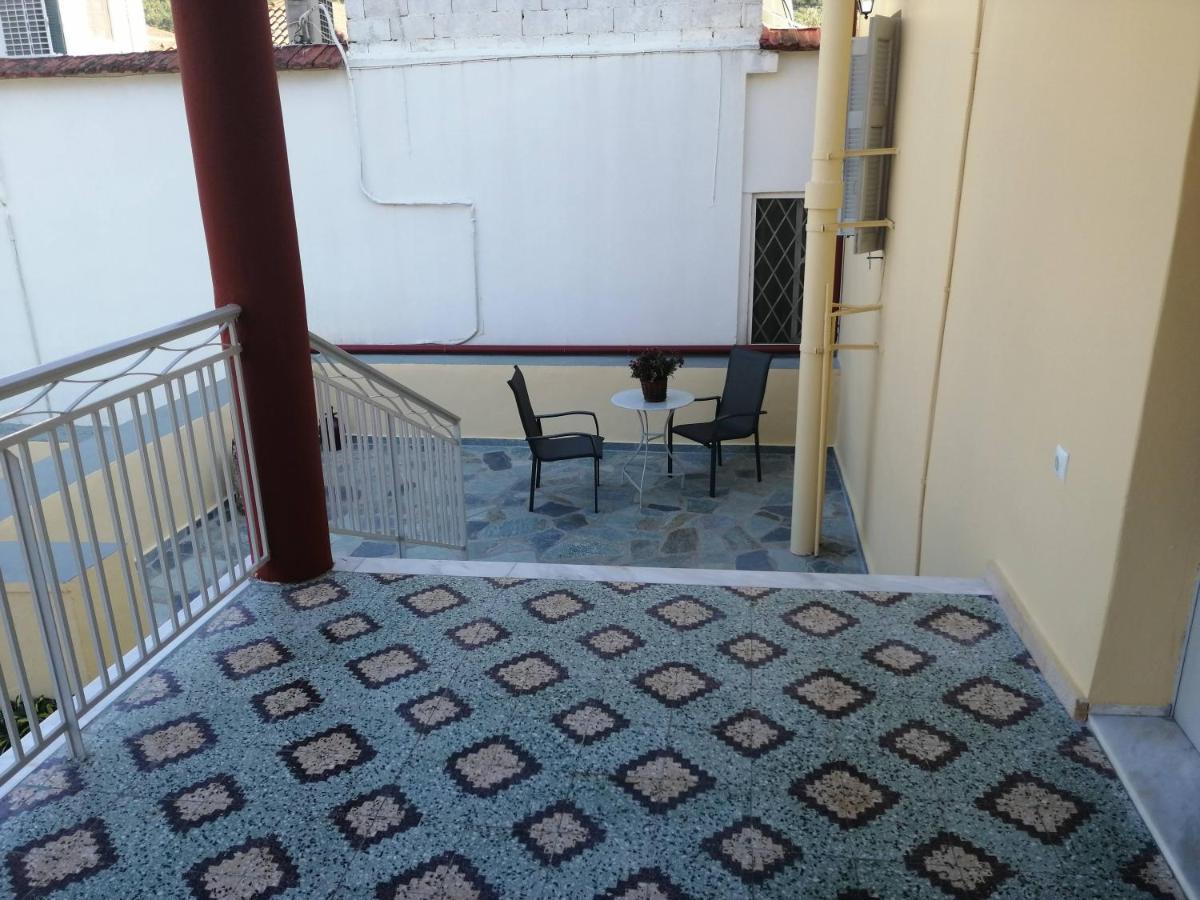 Sunny Cozy House With Grand Courtyard Διαμέρισμα Λεωνίδιο Εξωτερικό φωτογραφία