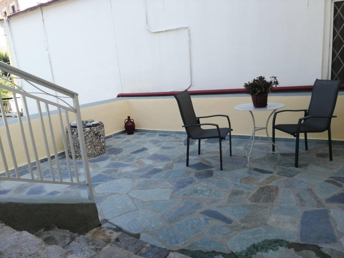 Sunny Cozy House With Grand Courtyard Διαμέρισμα Λεωνίδιο Εξωτερικό φωτογραφία