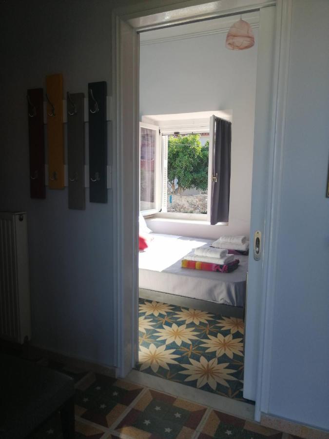 Sunny Cozy House With Grand Courtyard Διαμέρισμα Λεωνίδιο Εξωτερικό φωτογραφία
