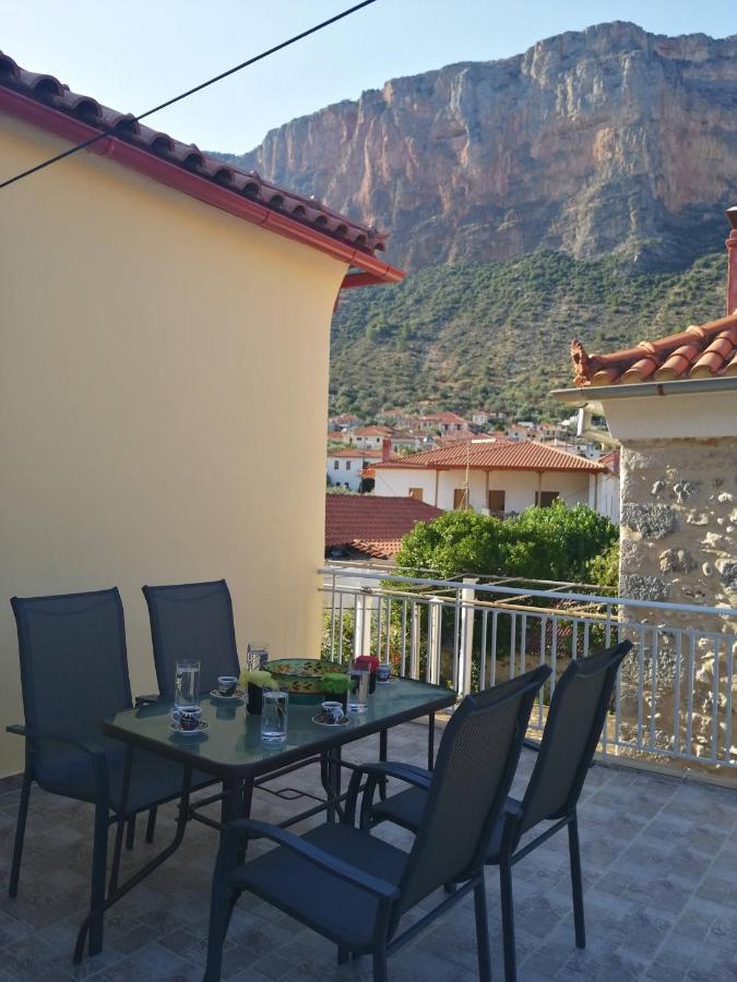 Sunny Cozy House With Grand Courtyard Διαμέρισμα Λεωνίδιο Εξωτερικό φωτογραφία