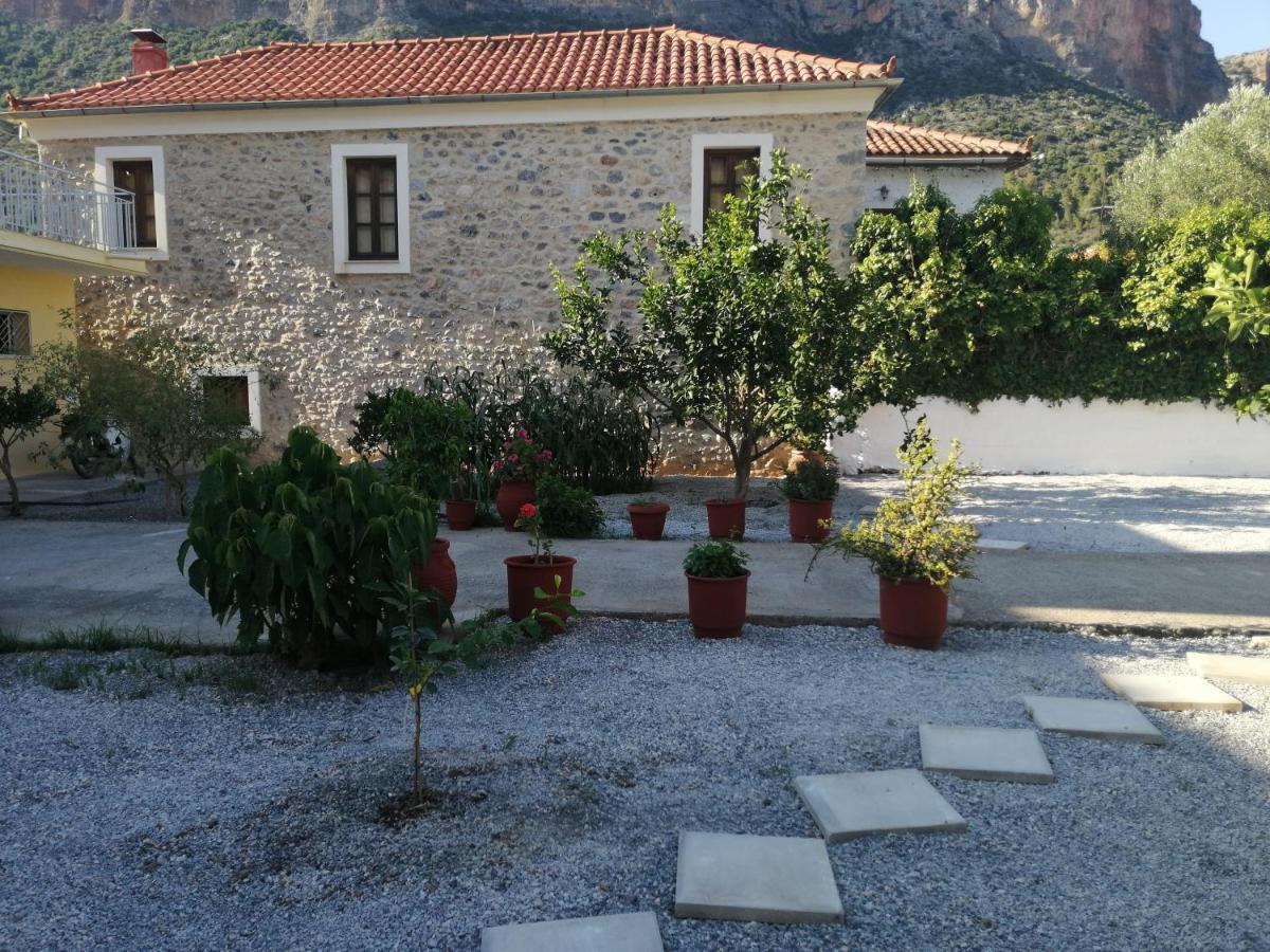 Sunny Cozy House With Grand Courtyard Διαμέρισμα Λεωνίδιο Εξωτερικό φωτογραφία